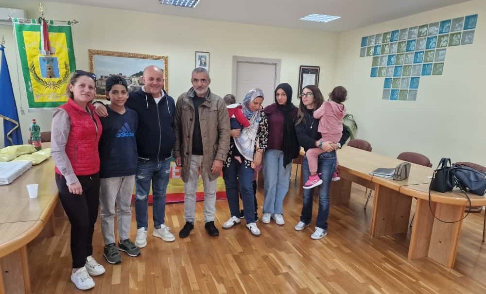 Torre le Nocelle accoglie una famiglia palestinese: sette profughi in fuga dall’inferno di Gaza Torre le Nocelle accoglie famiglia palestinese
