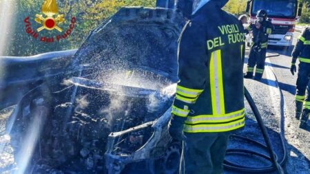 Monteforte Irpino, auto in fiamme in A16: fumo e paura in autostrada