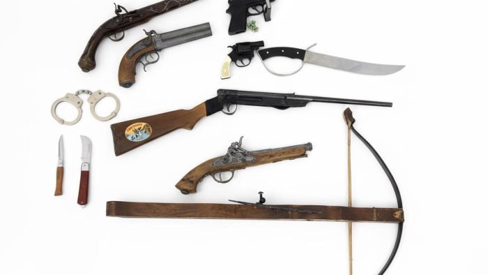 Ariano, in auto con pistole e coltelli: denunciato 41enne di Benevento