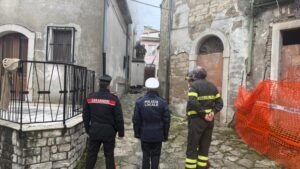 Bisaccia, fuga di gas nel centro storico: 2 persone ustionate. Carabinieri sul posto
