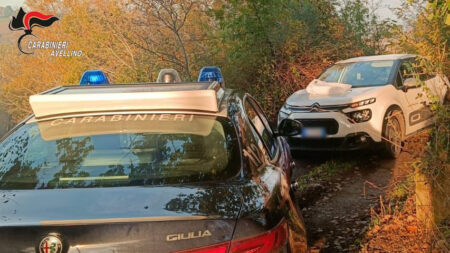 “Tuo nipote si trova in grande difficoltà”. E l’ultranovantenne consegna tutti i preziosi. Il truffatore arrestato dopo inseguimento