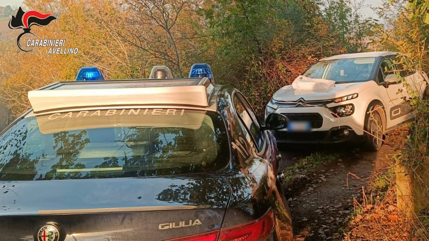 “Tuo nipote si trova in grande difficoltà”. E l’ultranovantenne consegna tutti i preziosi. Il truffatore arrestato dopo un inseguimento