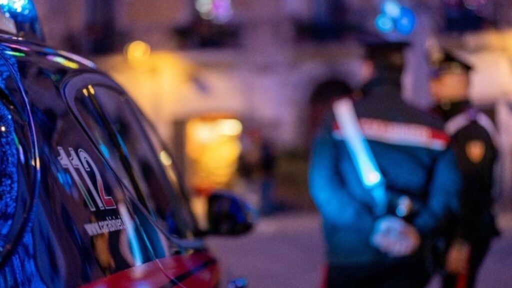Avellino – Carabinieri intensificano i controlli alla movida: sanzionato locale per vendita di alcol a minorenni