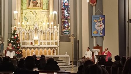 Il vescovo Aiello: non facciamoci rubare il Natale. Stiamo perdendo di vista l’essenziale