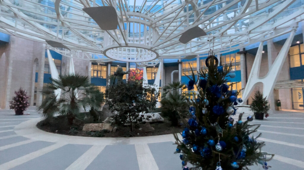 Nella piazza centrale della Città Ospedaliera tornano gli alberi della prevenzione