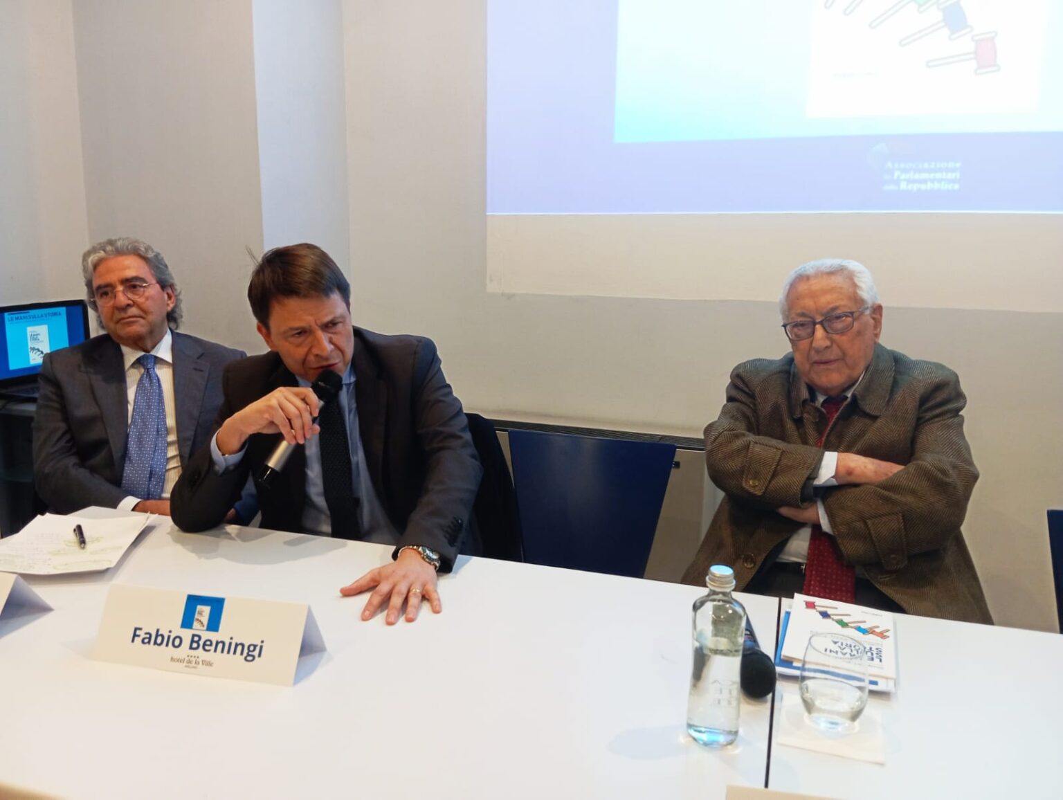 “Le mani sulla storia”, Gargani presenta il suo libro sulla crisi dei partiti: “I magistrati non hanno fatto un buon lavoro”