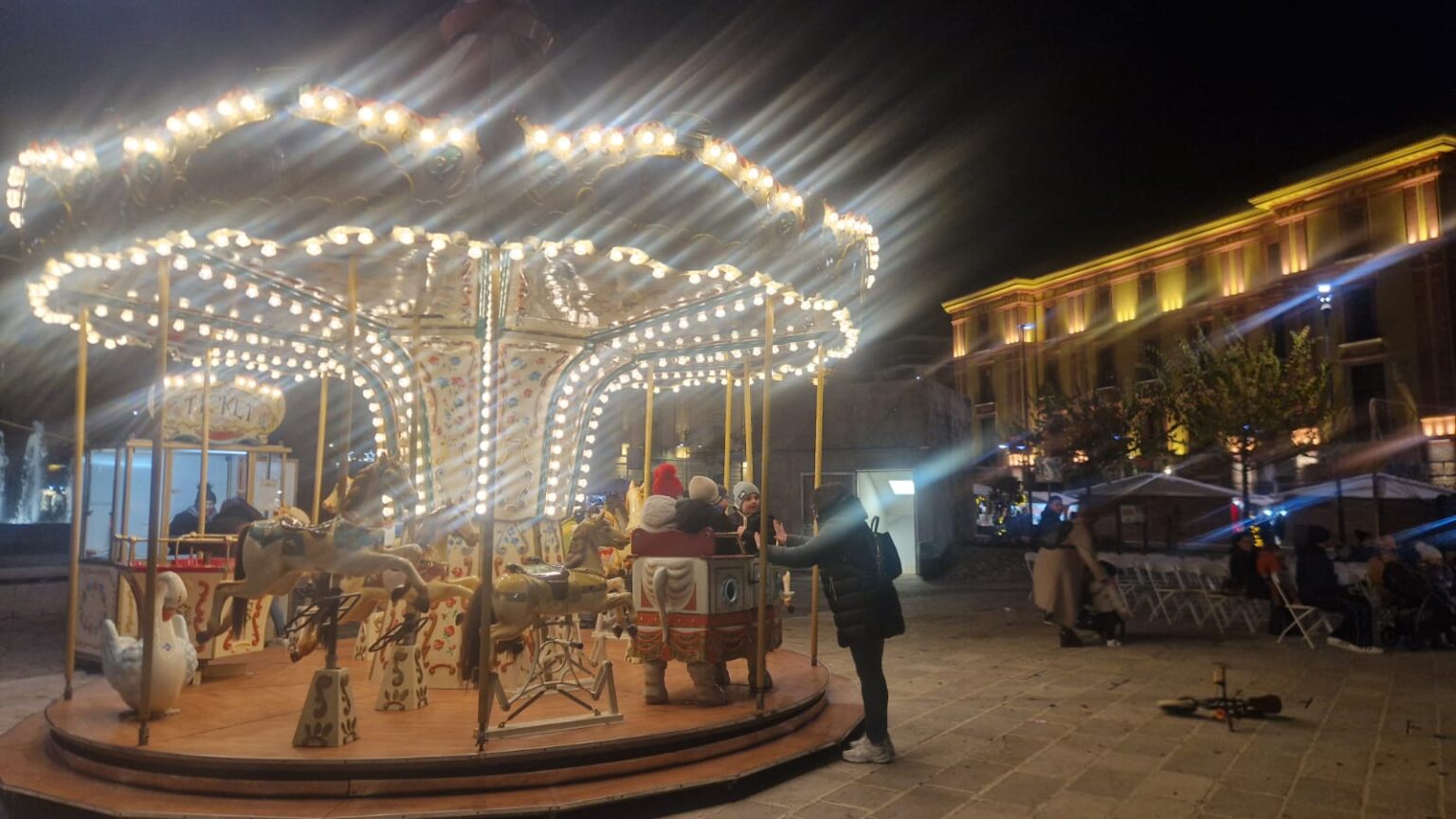 Ad Avellino la magia del Christmas Village, dalle casette a giostre e laboratori