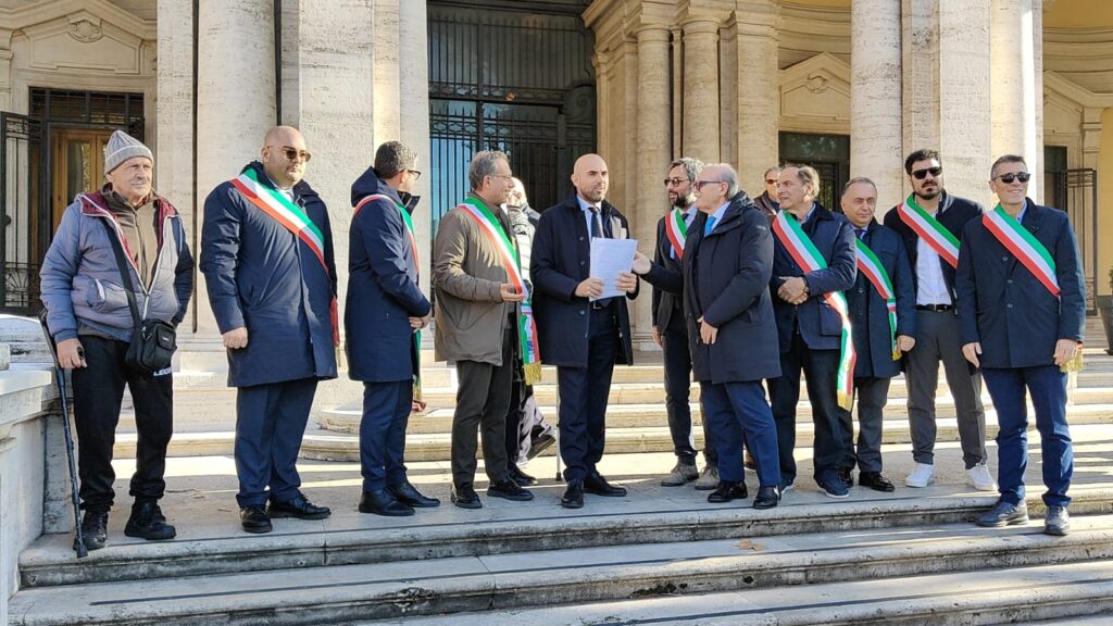 Crisi idrica, undici sindaci irpini a Roma per far sentire la voce dei territori