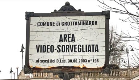 Solidarietà e vicinanza al ragazzo picchiato in villa a Grottaminarda