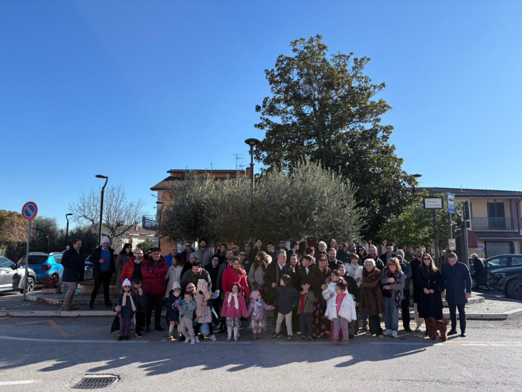 Castel del Lago, successo per la foto ricordo della comunita