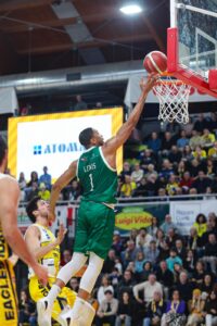 Avellino Basket, Lewis a canestro