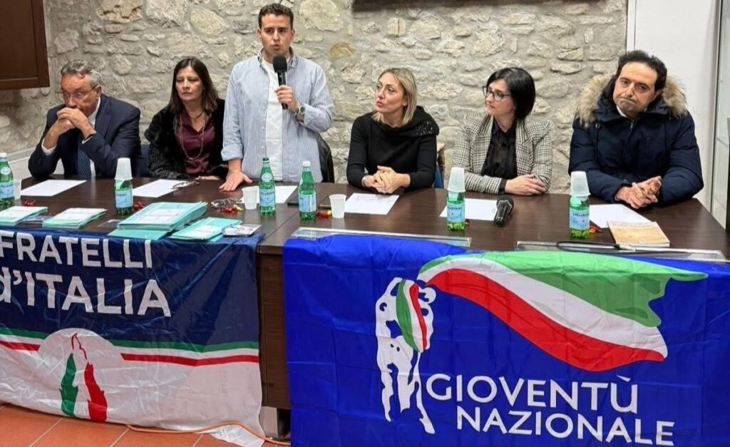 Avellino, Raduazzo (Gioventù Nazionale) tende la mano alla Destra Sociale Avellinese: “Confrontiamoci, ma dovete uscire allo scoperto” Raduazzo (Gioventù Nazionale) al tavolo di Fratelli d'Italia provinciale