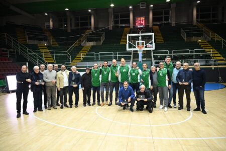 Scandone Avellino, l’abbraccio della memoria. Omaggio agli eroi della promozione del 2000