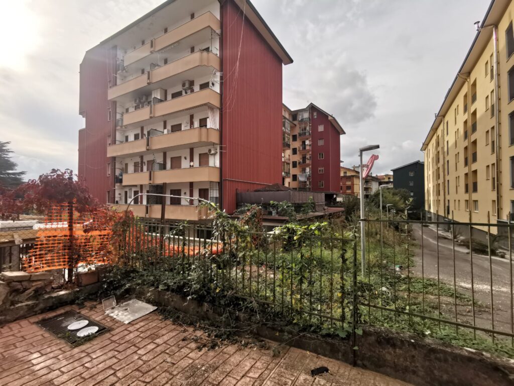 Avellino, prefabbricati pesanti dell'area Baccanico