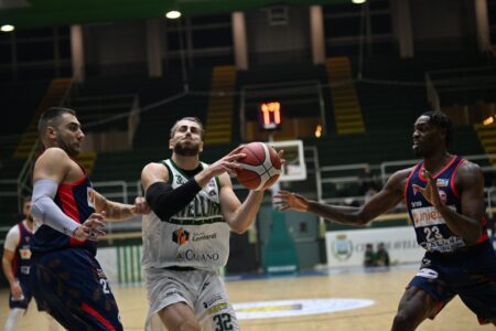Unicusano Avellino Basket torna alla vittoria: battuta Forlì 90-79