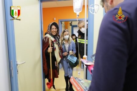 La Befana al Moscati con i Vigili del Fuoco
