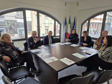 Centrodestra unito, anche se civico: ma niente larghe intese. Primo confronto tra i partiti