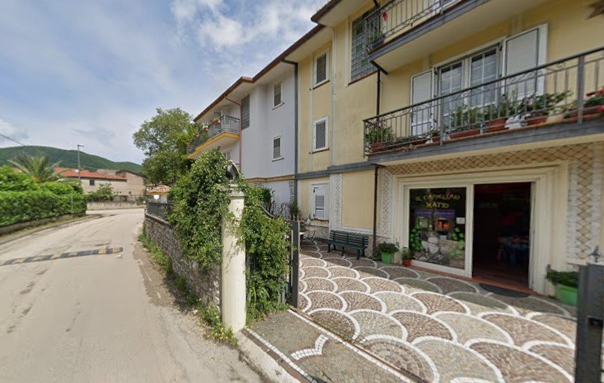 Forino via Pezze, cartoleria Cappellaio Matto