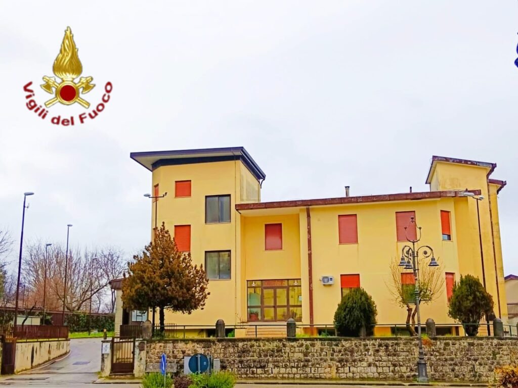 Volturara Irpina incendio in abitazione vigili del fuoco
