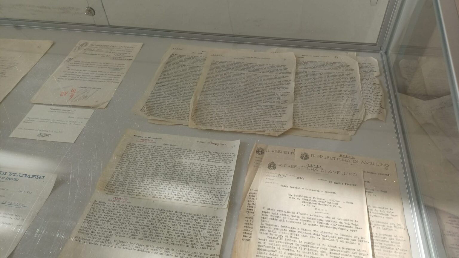 Il controscritto ebreo, nelle lettere e documenti in mostra all’Archivio di Stato le storie degli internati in Irpinia