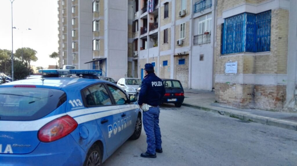 Scampia, sgominata piazza di spaccio del clan: 28 arresti. Misure cautelari anche ad Avellino