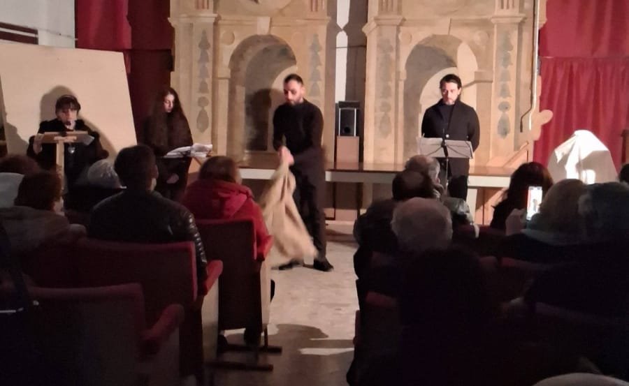 Successo alla chiesa di Santa Maria di Costantinopoli per “Effeeffepì-Terramara”, in uno spettacolo l’orrore della guerra