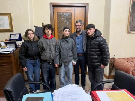Dimensionamento scolastico, gli studenti del Ruggero II: la politica ci ha presi in giro ma non ci arrendiamo
