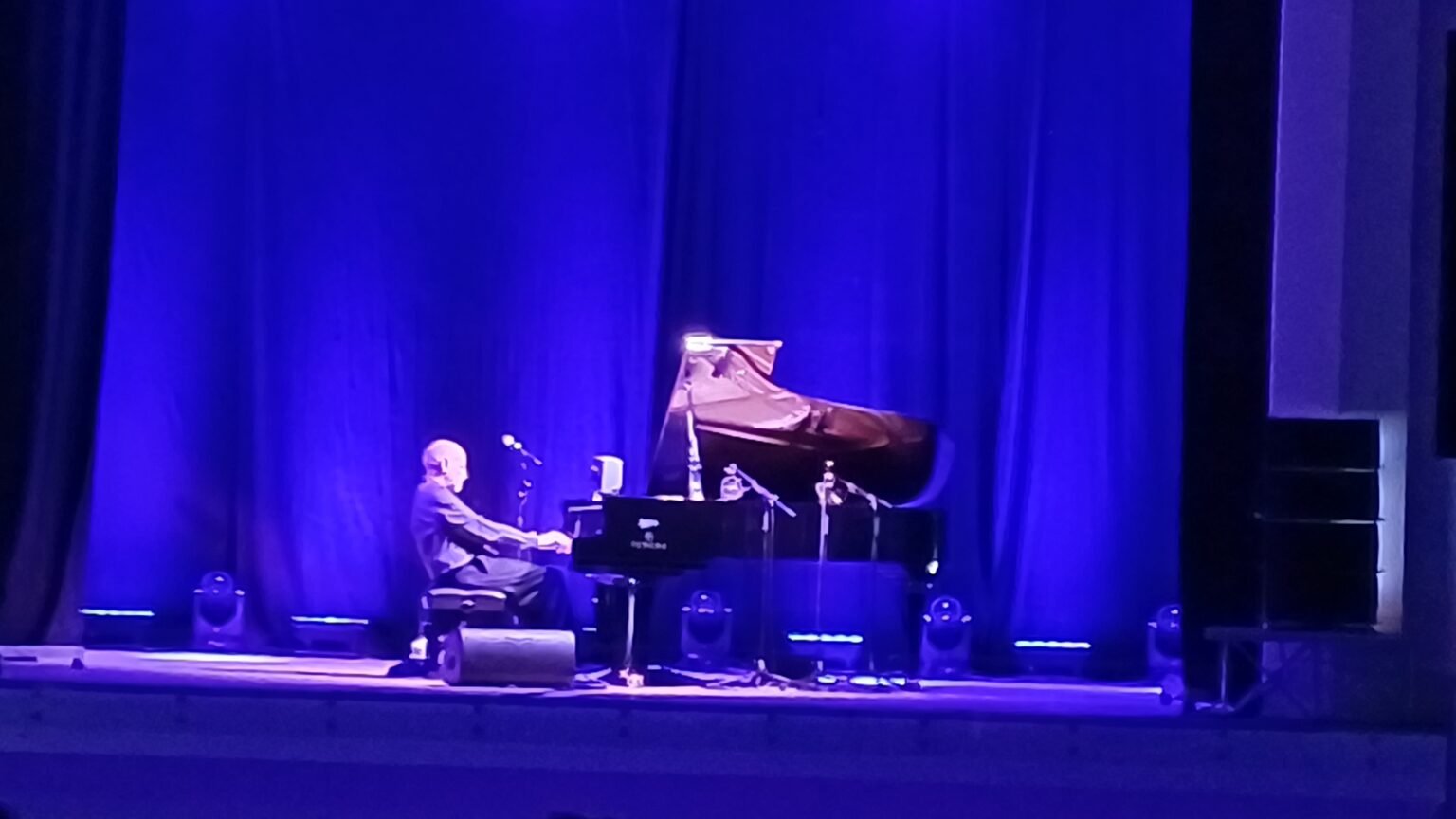 In centinaia in fila all’Eliseo per Danilo Rea che fa il pienone ed emoziona. E oggi il Gran Galà dell’Operetta