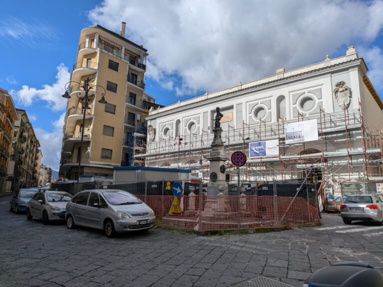 Dogana gialla o grigia? La proposta del critico d’arte Sica