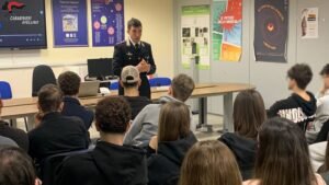 Carabinieri a scuola