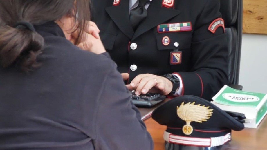 Lauro, denunciati due 30enni di Barletta per una truffa online da 60 euro Carabinieri donna denuncia