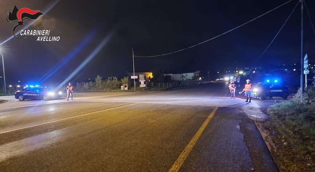 Giovani e droga, task force dei carabinieri a Mirabella Eclano: denunciato pusher 22enne Carabinieri posto di blocco notte