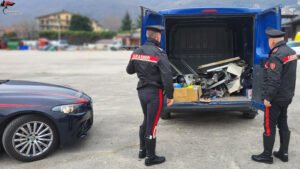 Svaligiano un locale di proprietà del Comune di Avellino: fermati e arrestati dai carabinieri Carabinieri Avellino, sequestro refurtiva