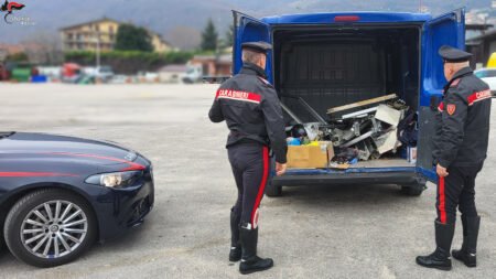 Svaligiano un locale di proprietà del Comune di Avellino: fermati e arrestati dai carabinieri Carabinieri Avellino, sequestro refurtiva