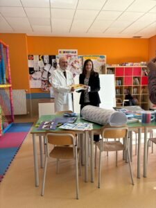 Quaderni, giochi e colori per i piccoli pazienti del Moscati, dalla scuola dell’Infanzia Agazzi una luce di speranza e solidarietà