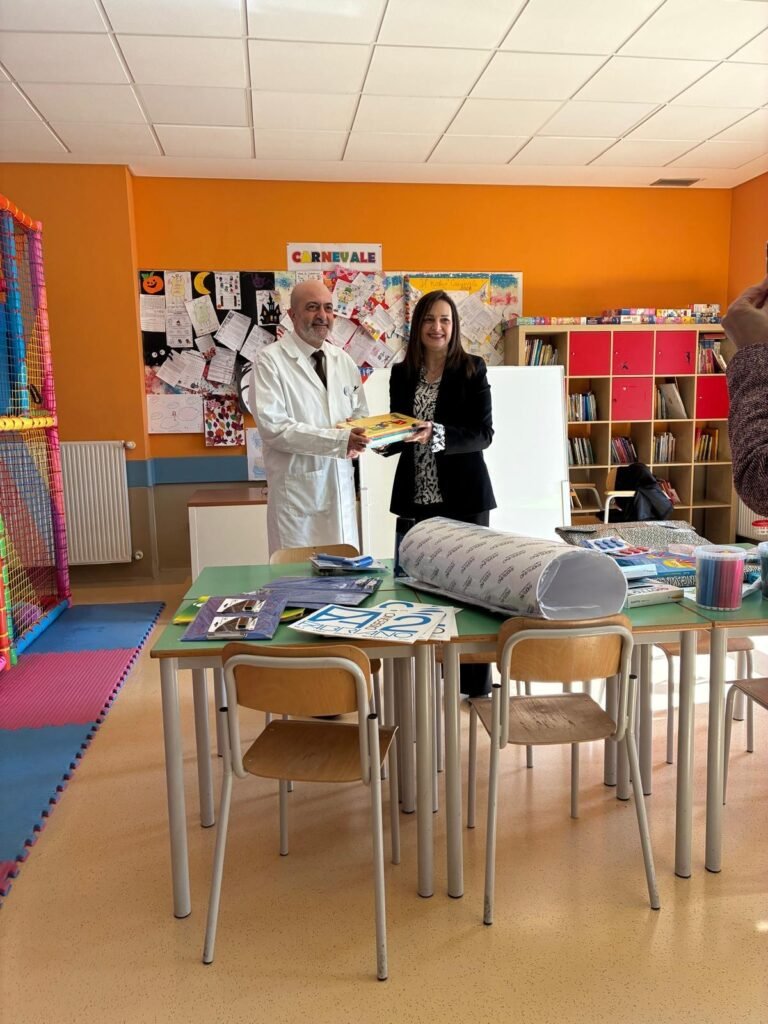 Quaderni, giochi e colori per i piccoli pazienti del Moscati, dalla scuola dell’Infanzia Agazzi una luce di speranza e solidarietà