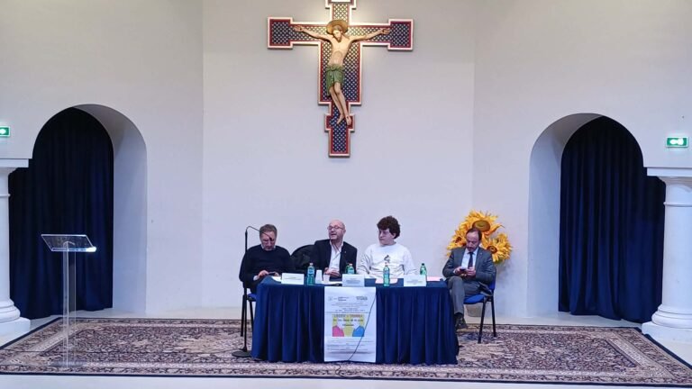 Al liceo Imbriani a confronto su totalitarismi e democrazia. Pinto: non basta avere uno Stato se non c’è libertà