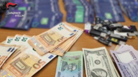 Sequestro passaporti schede sim e contanti