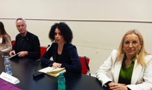 Il senatore Marco Croatti, la giornalista Rosaria Carifano, e la senatrice Felicia