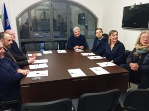 Il centrodestra non trova la quadra: tabula rasa sui candidati sindaco. Ma lista unica per le provinciali