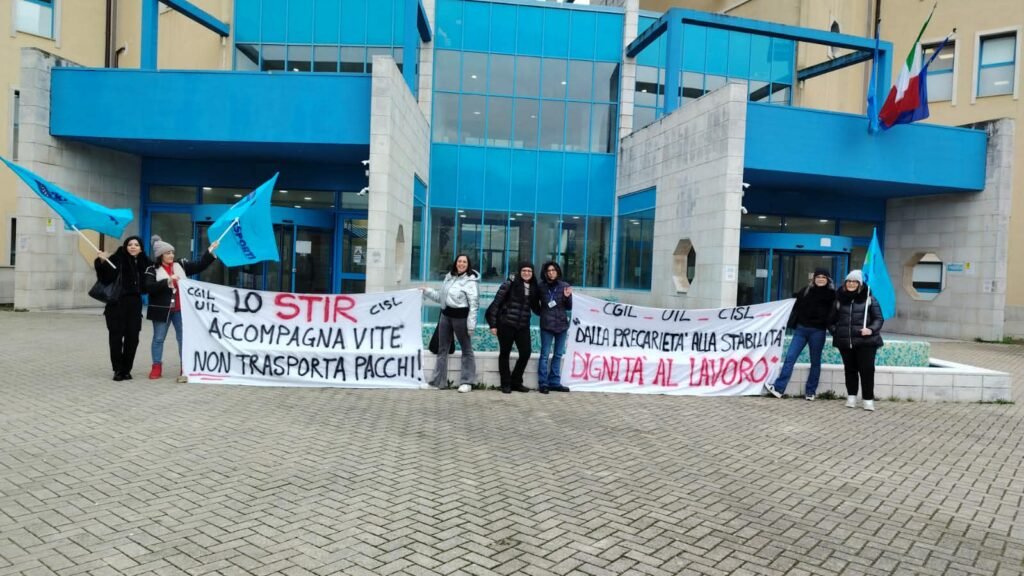 Ospedale Moscati, gli operatori dello Stir protestano: dignità per il nostro lavoro. Basta con la precarietà. Pronti allo sciopero