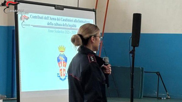 Stragi del sabato sera e prevenzione: carabinieri in cattedra al De Gruttola di Ariano Irpino Carabinieri prevenzione nelle scuole