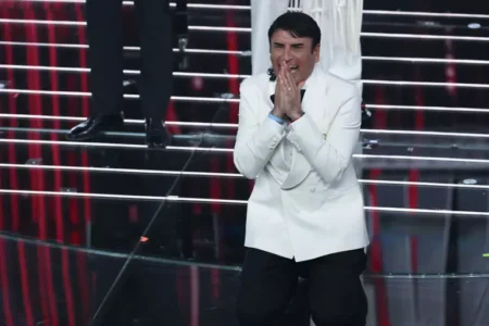 L’abbraccio di Grottolella al vincitore del festival Sal da Vinci: un legame speciale con la nostra comunità