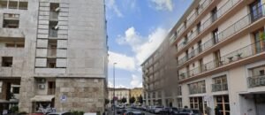 “Ora vengo a scannarti”, 40enne di Avellino arrestato con un coltello: minacce alla ex e calci ai poliziotti Avellino, via generale cascino