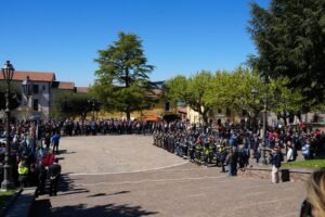 Il 25 Aprile nella piazza di Montemiletto panoramica