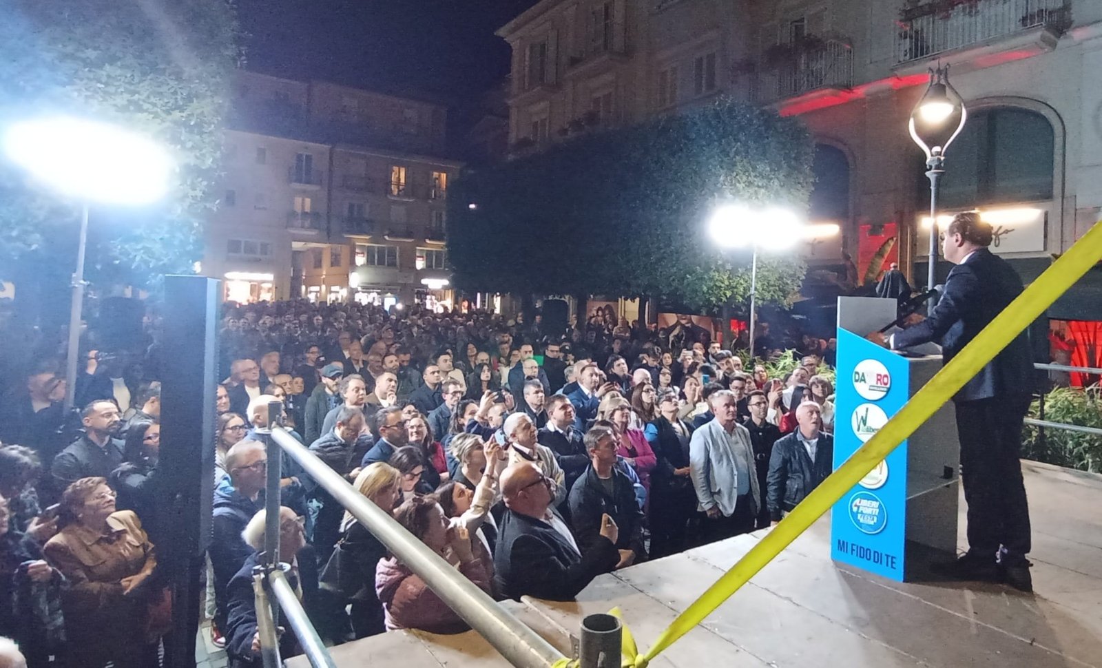 Gianluca Festa comizio di chiusura in piazzetta Biagio Agnes