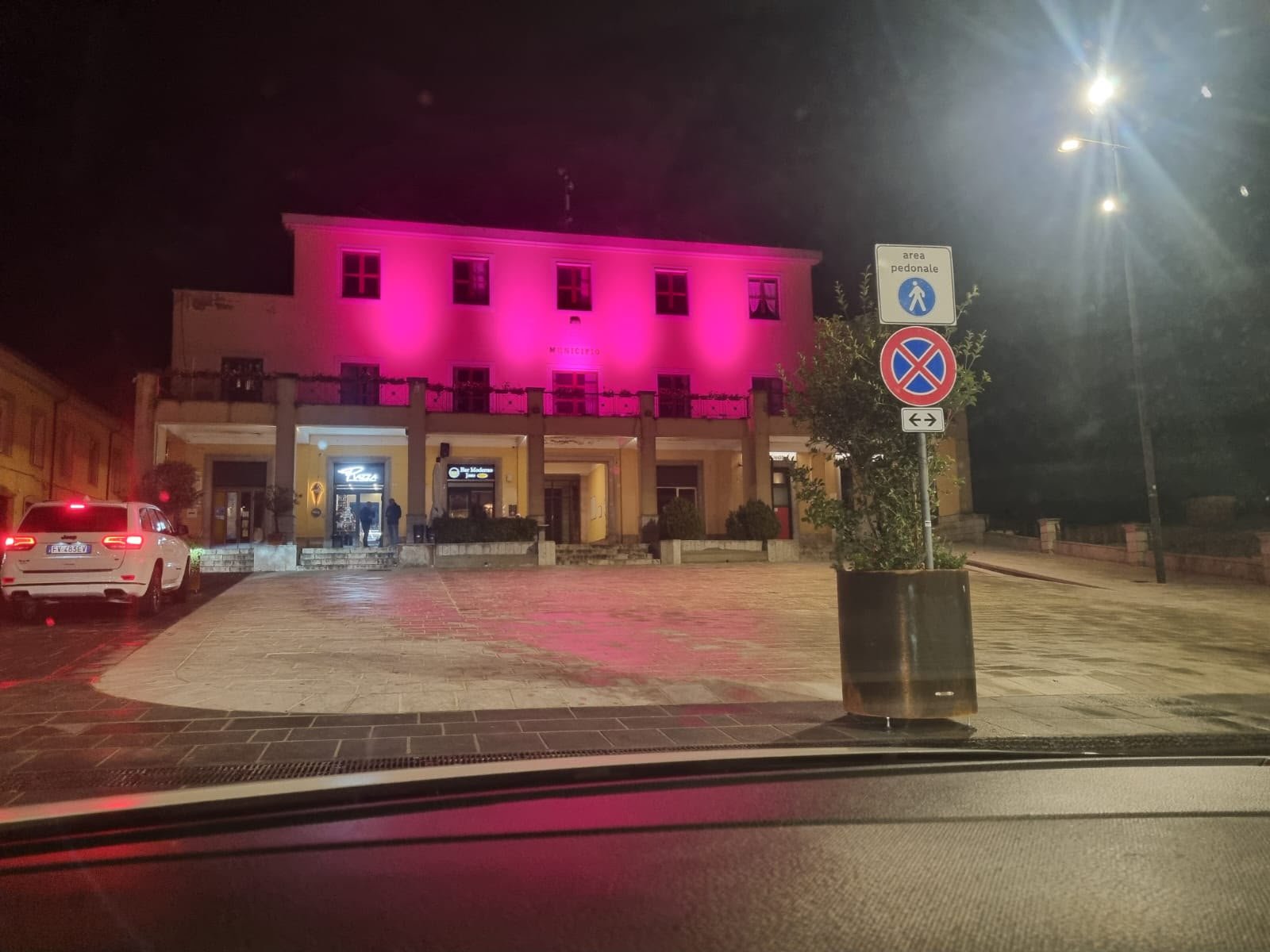 Ariano, Palazzo di Città si illumina di rosa per le giornate della prevenzione del tumore al seno