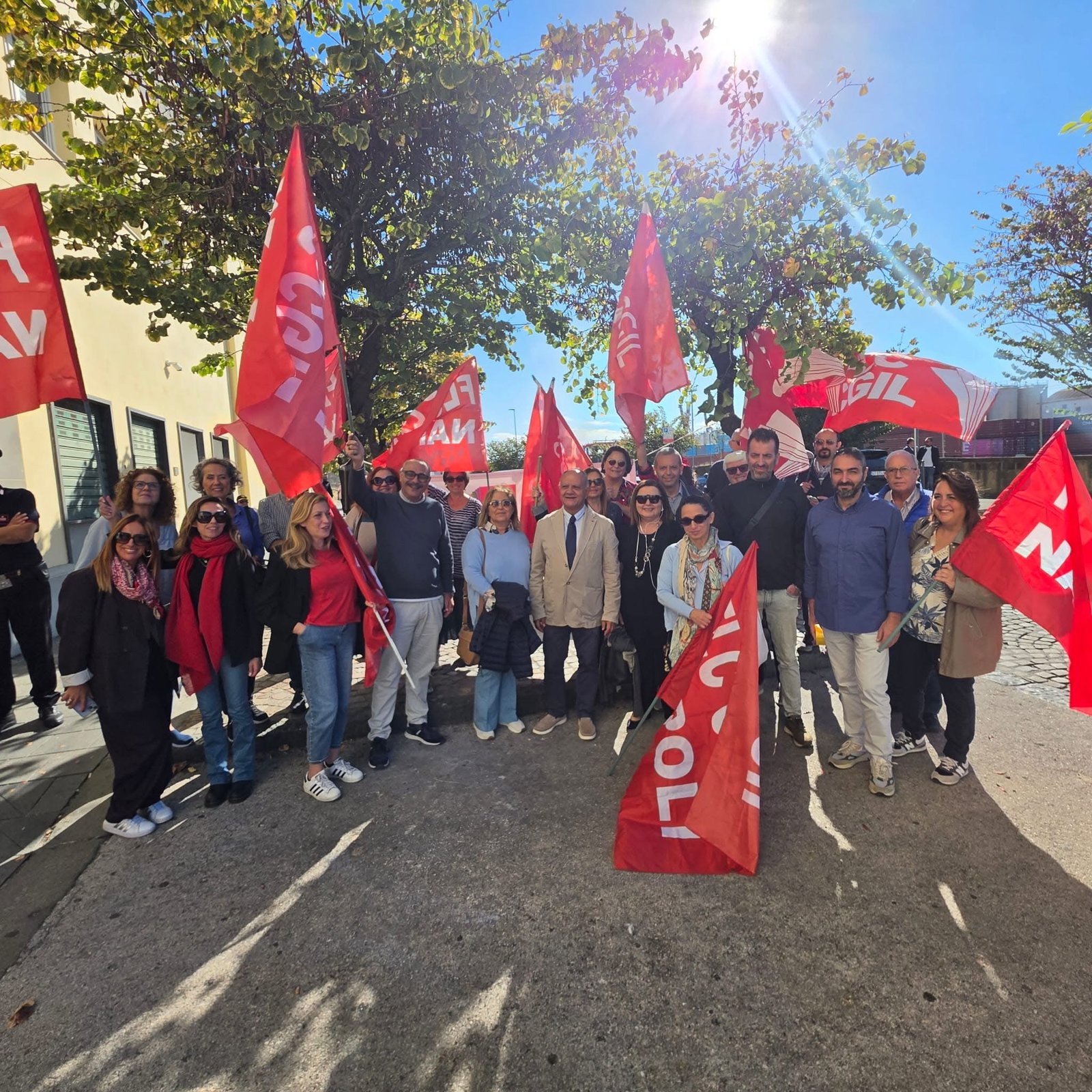 Qui nessuno è straniero, presidio a Napoli della Cgil contro il tetto agli stranieri nelle scuole